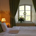 Hotel Burghaus & Kronenburg Dahlem (Euskirchen)