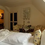 Hotel Burghaus & Kronenburg