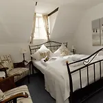Burghaus & Kronenburg 3* Dahlem (Euskirchen)
