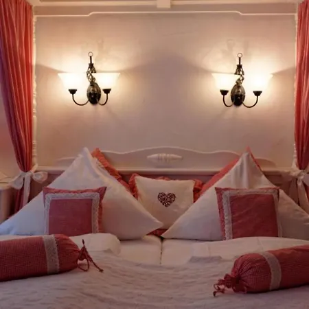 Burghaus & Kronenburg 3*