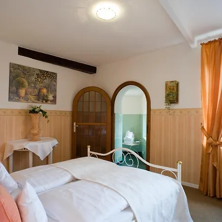 Hotel Burghaus & Kronenburg 3*