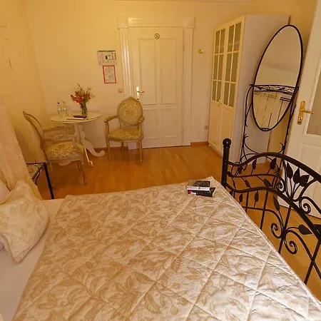 Burghaus & Kronenburg 3* Dahlem (Euskirchen)