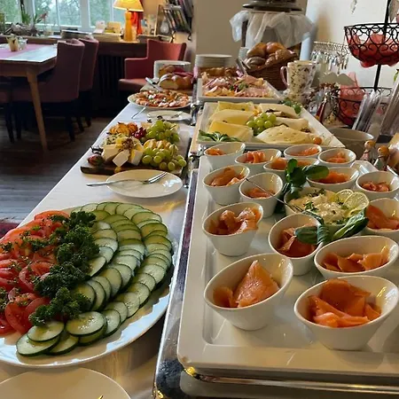 Hotel Burghaus & Kronenburg 3*