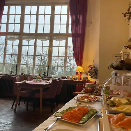 Hotel Burghaus & Kronenburg 3*
