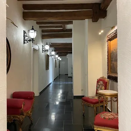 Burghaus & Kronenburg Ξενοδοχείο