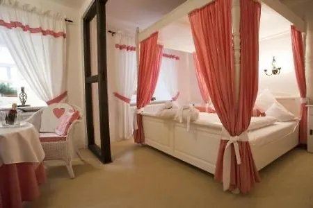 Burghaus&villa Kronenburg 3*