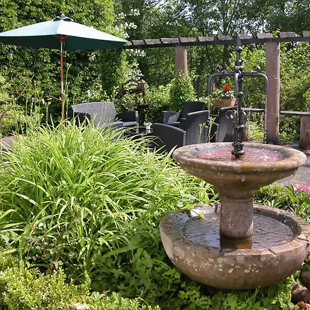 Burghaus & Kronenburg