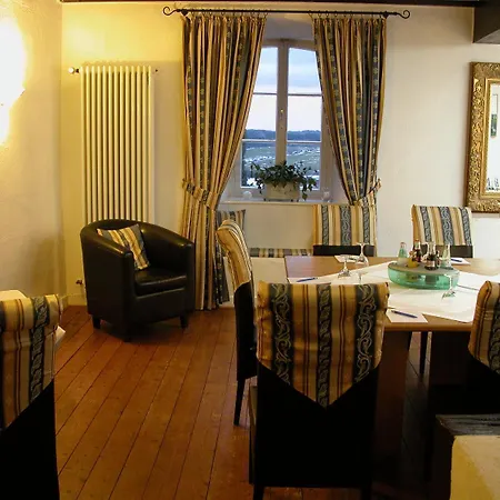 Burghaus & Kronenburg