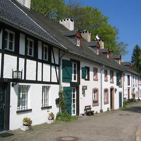 Burghaus & Kronenburg