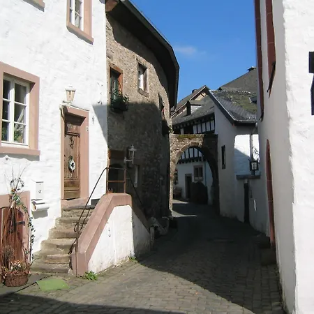 Burghaus & Kronenburg Dahlem (Euskirchen)