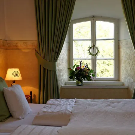 Hotel Burghaus & Kronenburg Dahlem (Euskirchen)