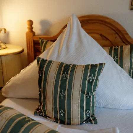 Burghaus & Kronenburg 3*