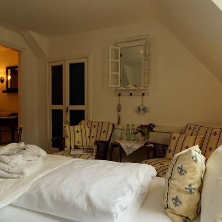 Hotel Burghaus & Kronenburg