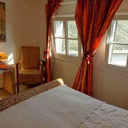 Burghaus & Kronenburg Hotel 3*