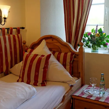 Hotel Burghaus & Kronenburg 3*