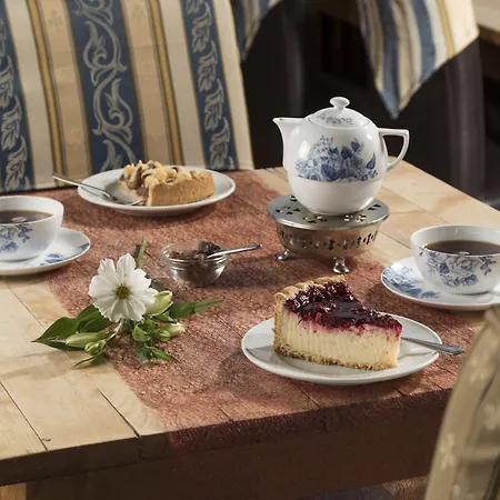 Burghaus & Kronenburg Hotel Dahlem (Euskirchen)