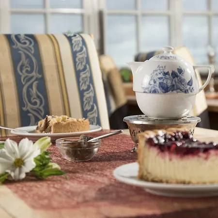 Burghaus & Kronenburg Hotel