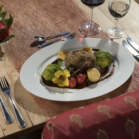 Burghaus & Kronenburg Hotel Dahlem (Euskirchen)