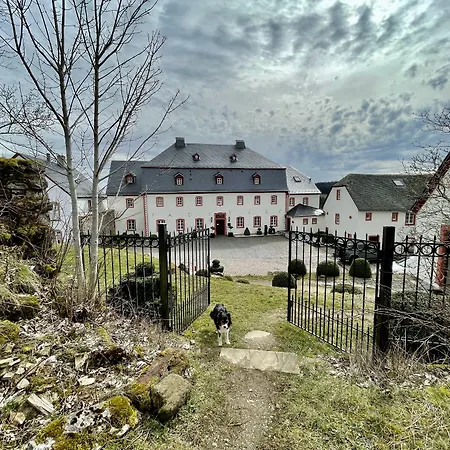 Hotel Burghaus & Kronenburg 3*