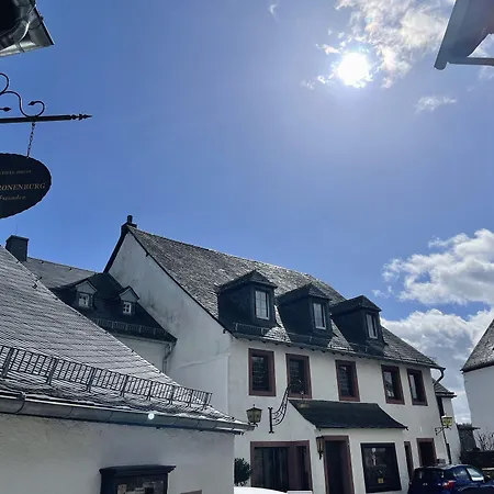 Burghaus & Kronenburg 3*