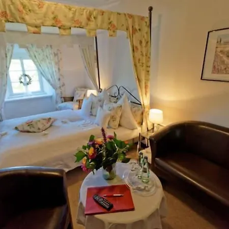 Burghaus & Kronenburg Hotel Dahlem (Euskirchen)