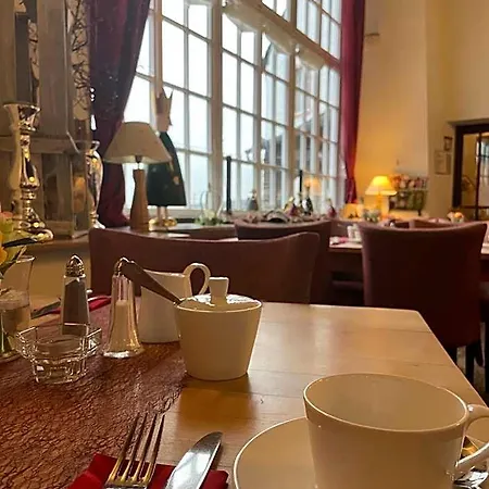 Hotel Burghaus & Kronenburg 3*