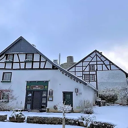 Burghaus & Kronenburg