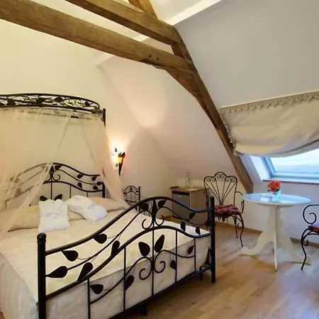 Hotel Burghaus & Kronenburg 3*