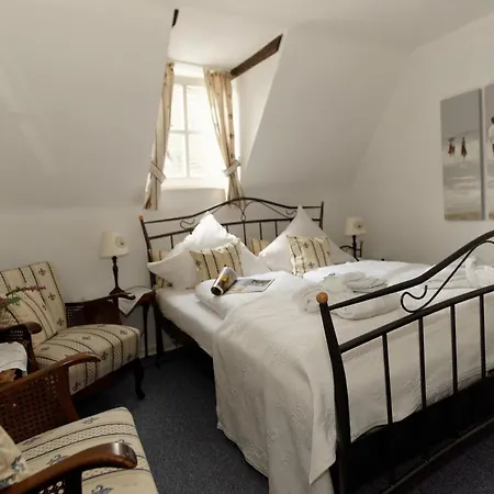 Hotel Burghaus & Kronenburg Dahlem (Euskirchen)