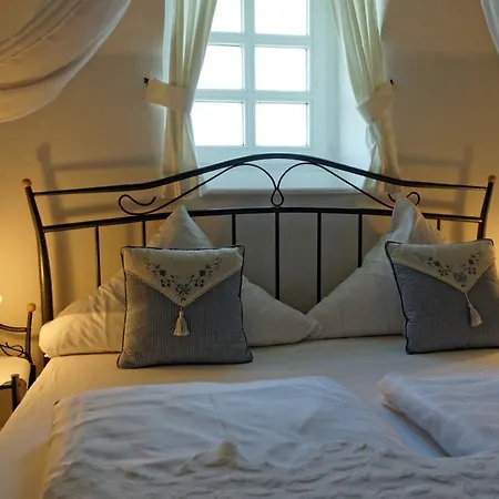 Burghaus & Kronenburg 3* Dahlem (Euskirchen)