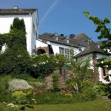 Burghaus & Kronenburg 3*