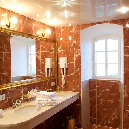 Hotel Burghaus & Kronenburg 3*