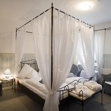 Burghaus&villa Kronenburg 3*