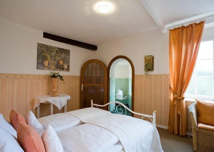 Hotel Burghaus & Kronenburg 3*