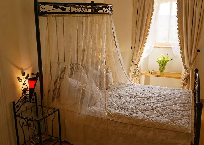 Hotel Burghaus & Kronenburg 3*