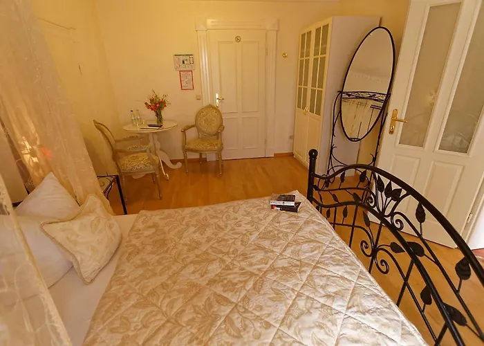 Burghaus & Kronenburg 3* Dahlem