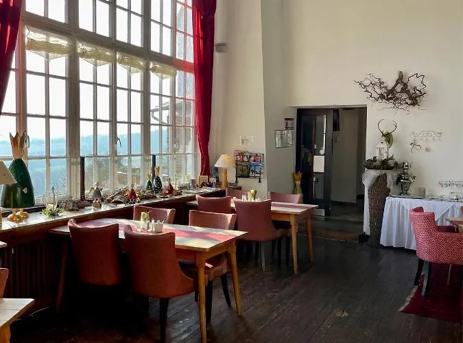 Burghaus & Kronenburg ホテル クローネンブルク