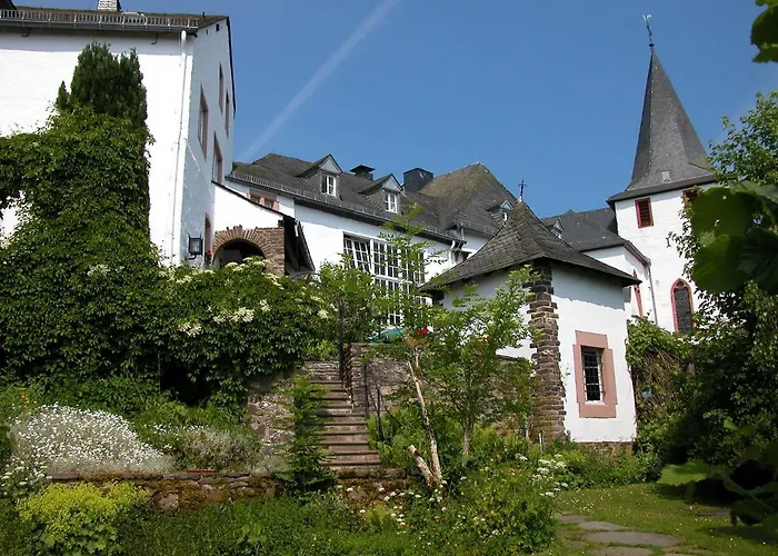 Burghaus & Kronenburg