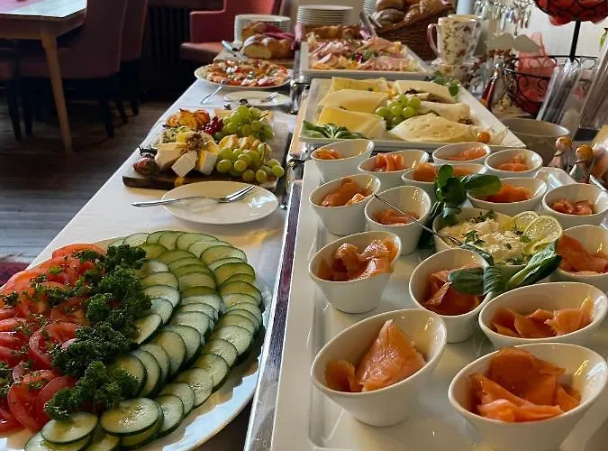 Hotel Burghaus & Kronenburg 3*