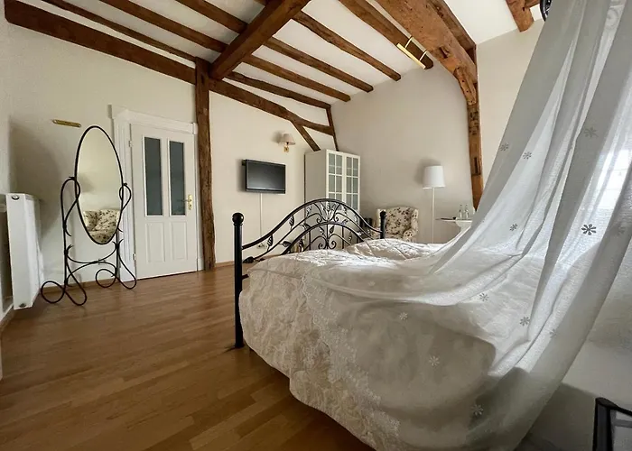 Burghaus & Kronenburg ホテル