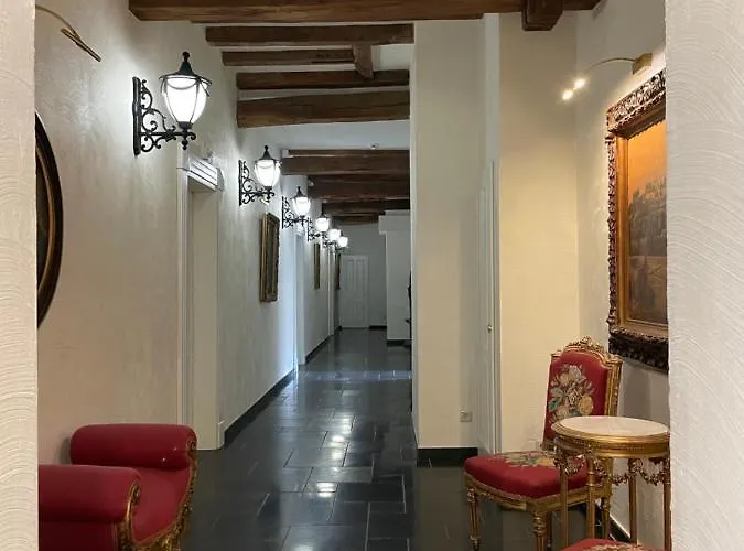 Burghaus & Kronenburg Hotel