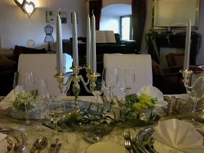 Burghaus & Kronenburg Szálloda