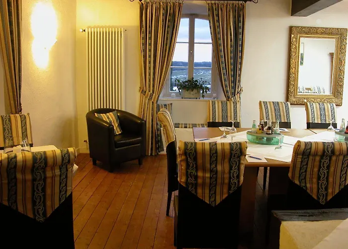 Burghaus & Kronenburg