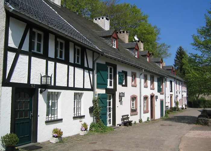 Burghaus & Kronenburg