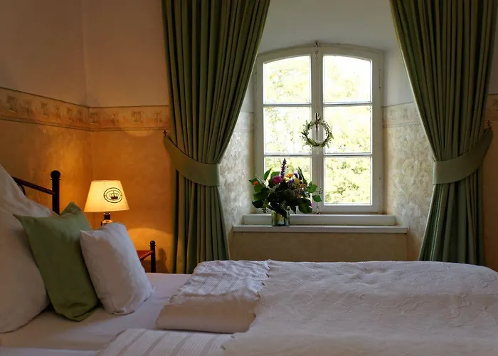 Hotel Burghaus & Kronenburg Dahlem (Euskirchen)