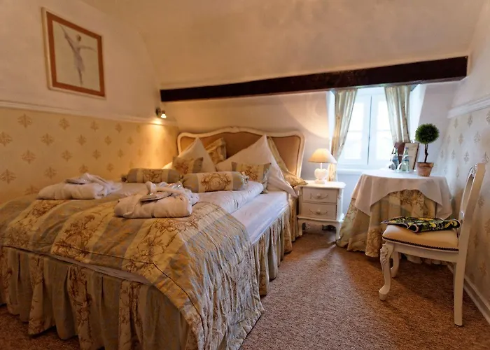 Burghaus & Kronenburg