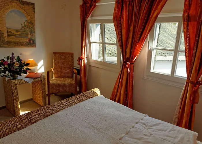 Burghaus & Kronenburg Hotel 3*