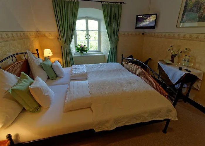 Hotel Burghaus & Kronenburg Dahlem (Euskirchen)