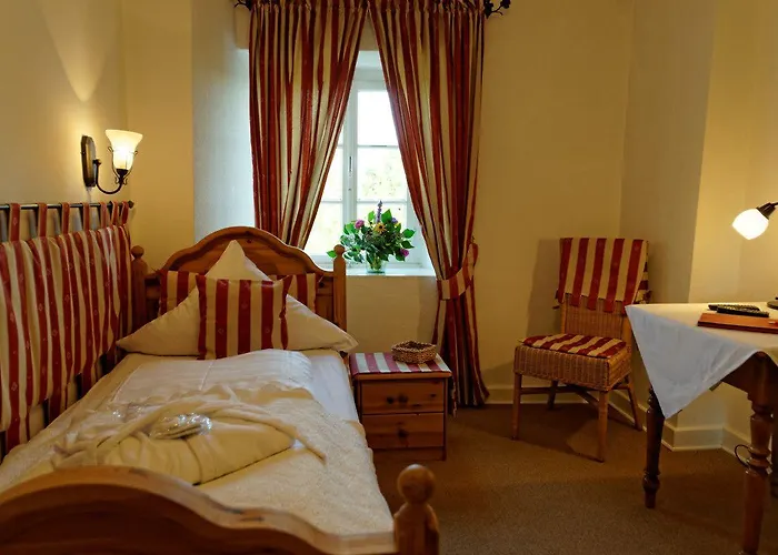 Burghaus & Kronenburg