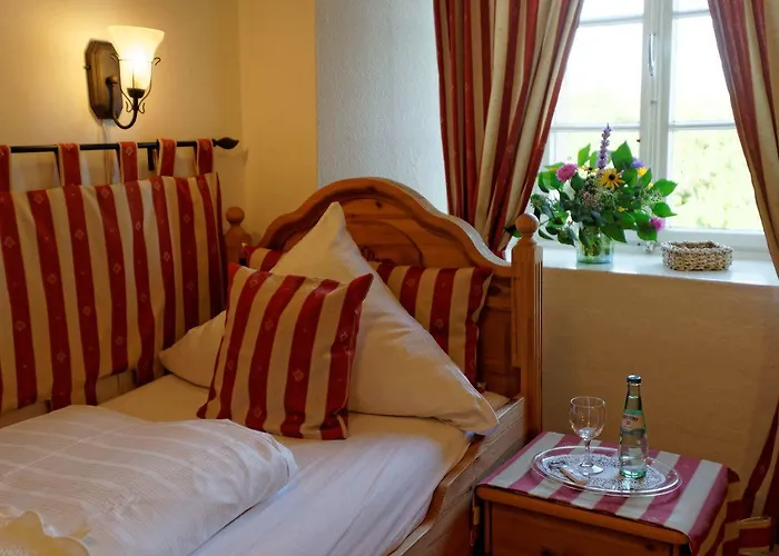 Hotel Burghaus & Kronenburg 3*